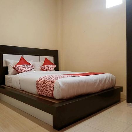 Oyo 1394 Rumaisa Homestay Syariah Pekanbaru Extérieur photo