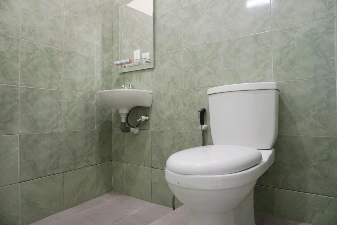 Oyo 1394 Rumaisa Homestay Syariah Pekanbaru Extérieur photo