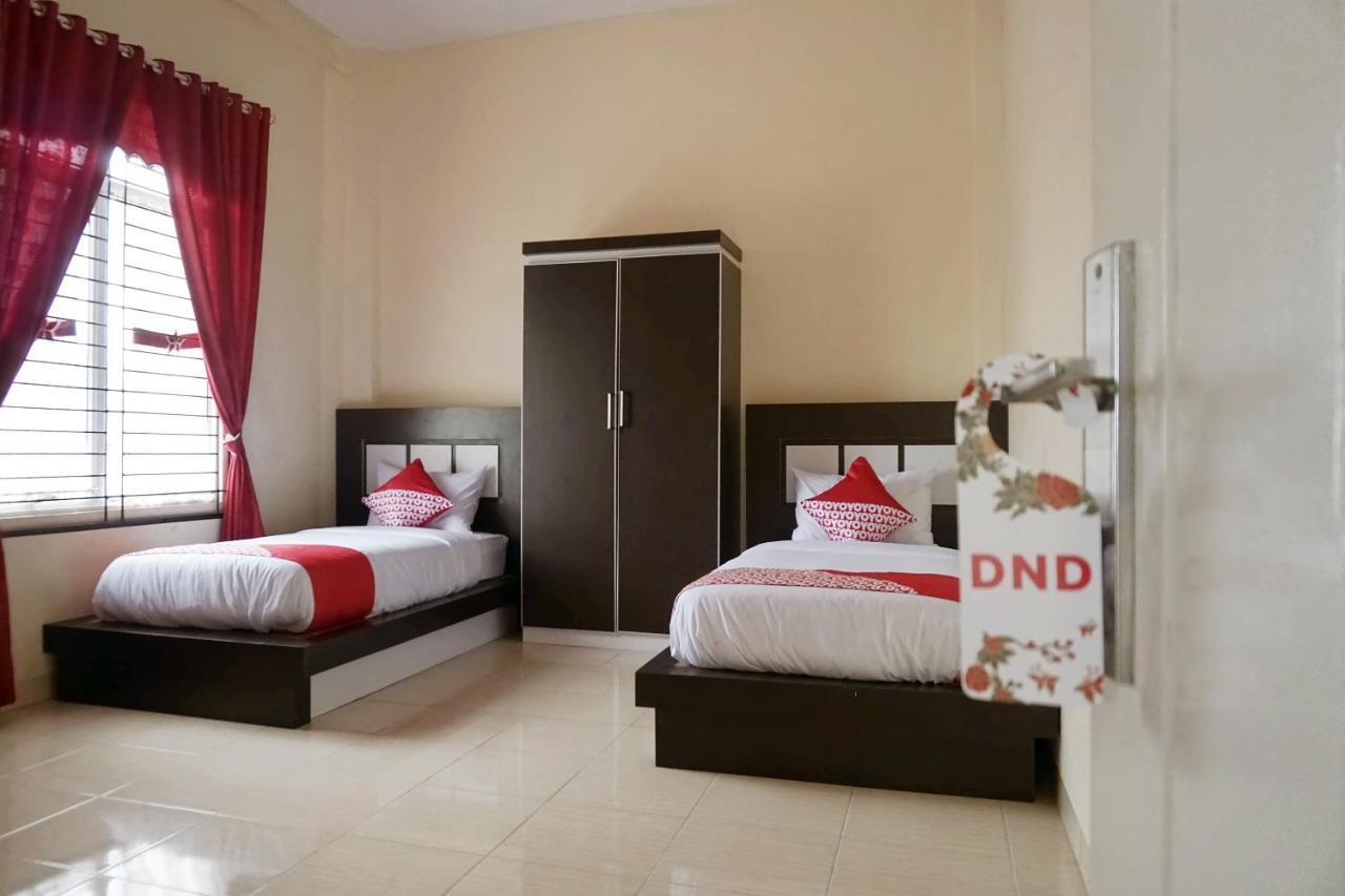Oyo 1394 Rumaisa Homestay Syariah Pekanbaru Extérieur photo