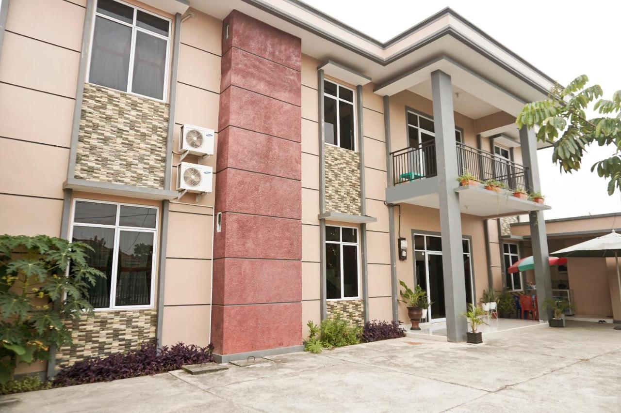 Oyo 1394 Rumaisa Homestay Syariah Pekanbaru Extérieur photo
