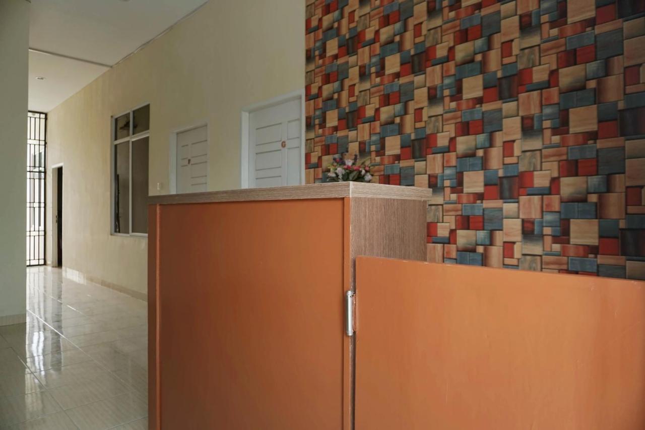 Oyo 1394 Rumaisa Homestay Syariah Pekanbaru Extérieur photo