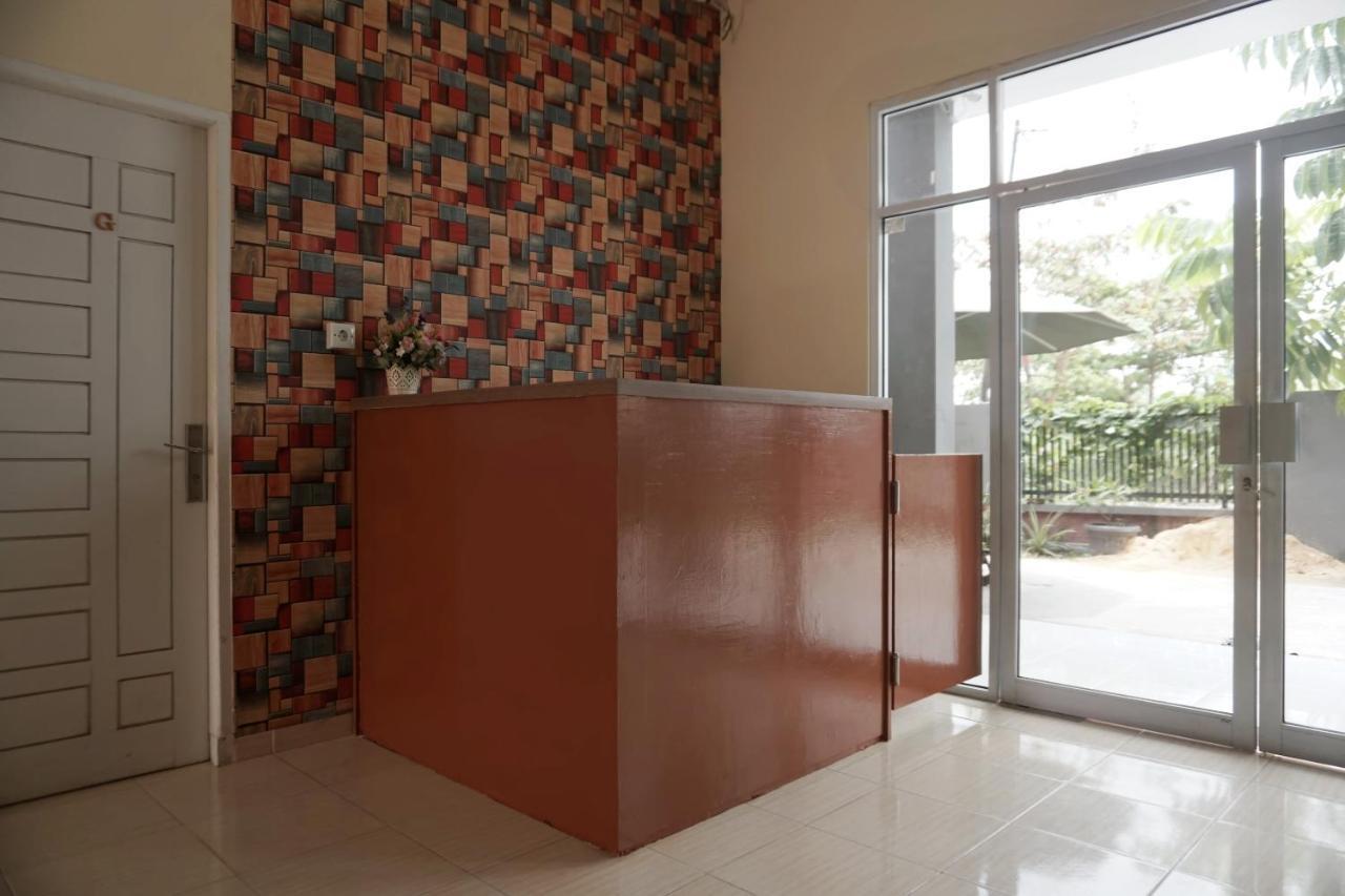 Oyo 1394 Rumaisa Homestay Syariah Pekanbaru Extérieur photo