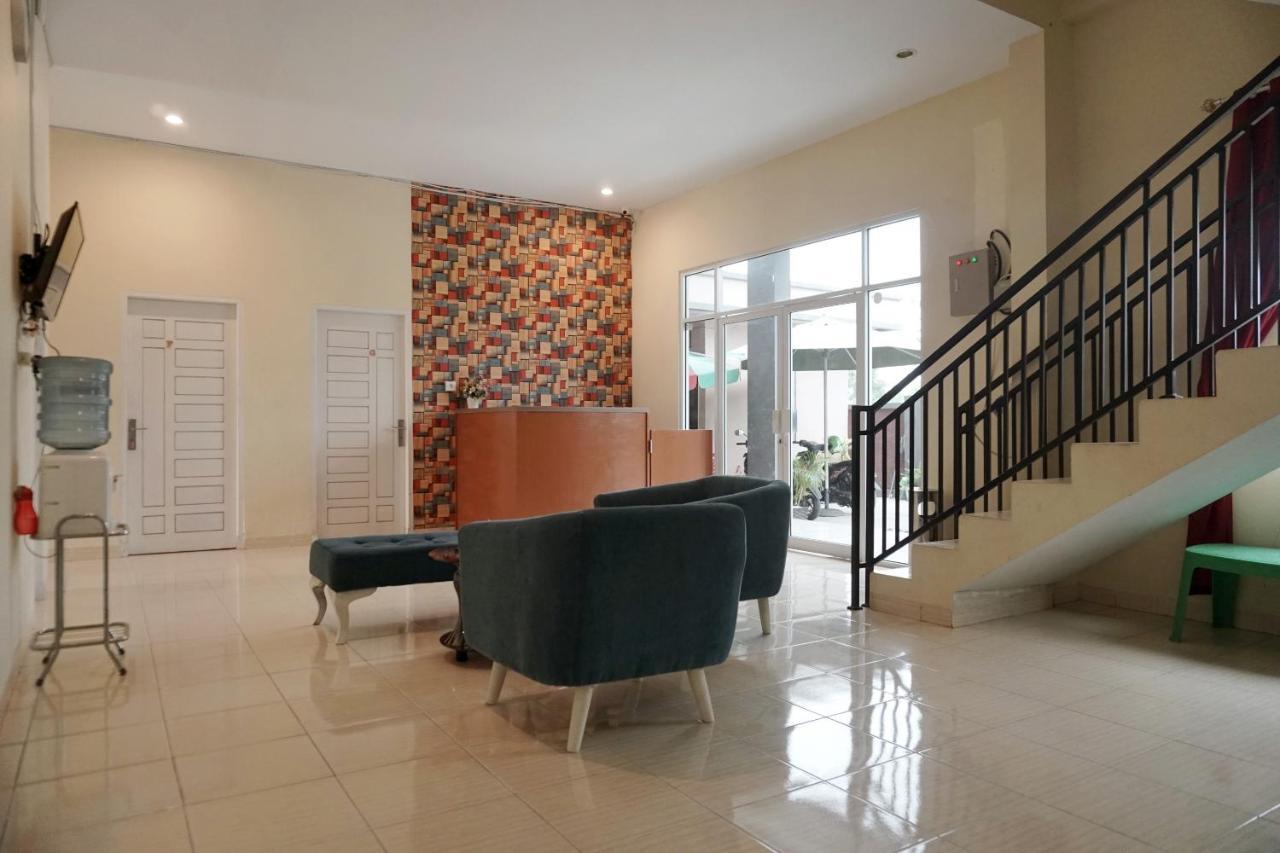 Oyo 1394 Rumaisa Homestay Syariah Pekanbaru Extérieur photo