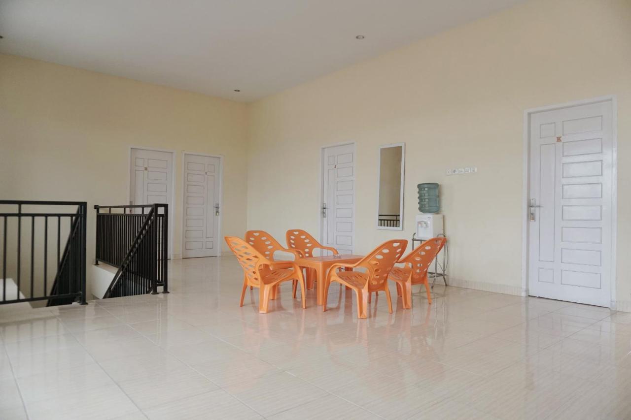 Oyo 1394 Rumaisa Homestay Syariah Pekanbaru Extérieur photo