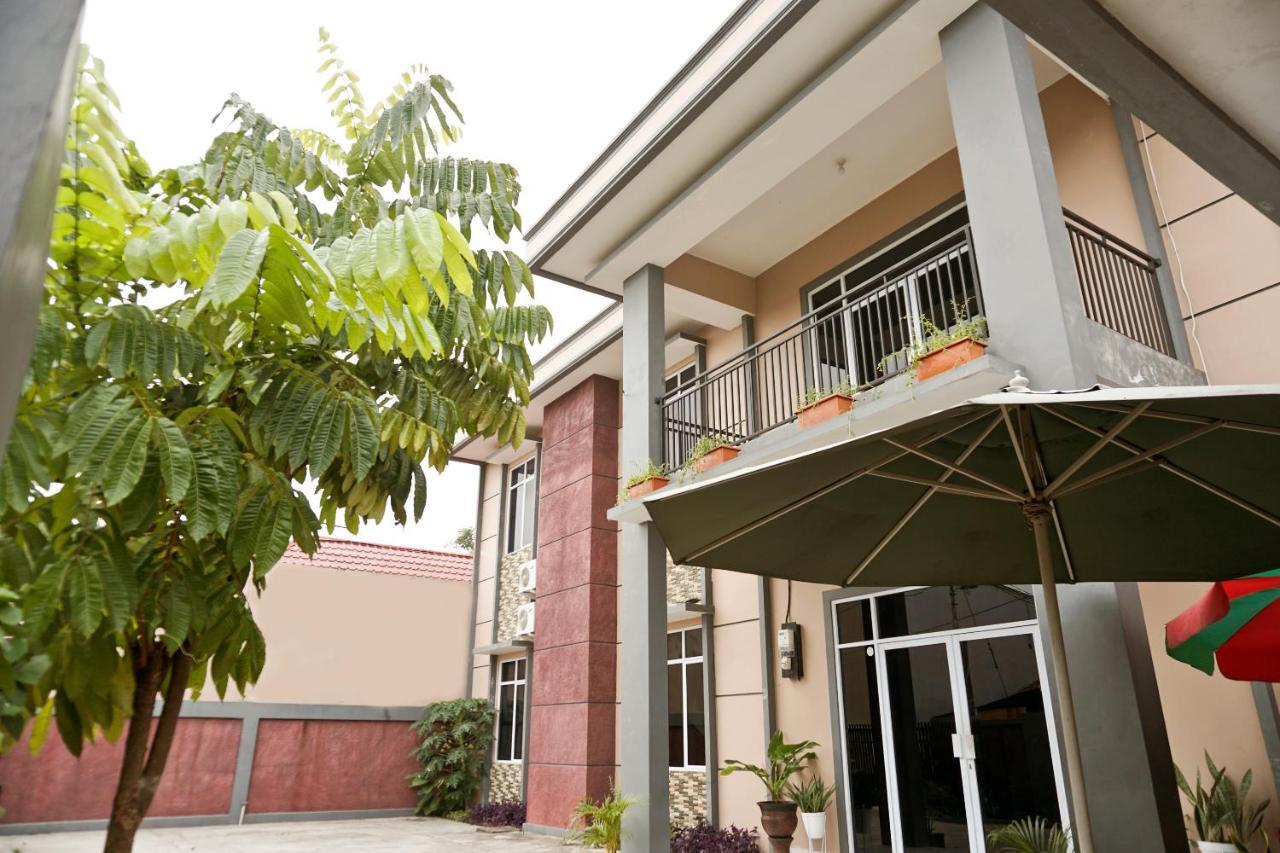 Oyo 1394 Rumaisa Homestay Syariah Pekanbaru Extérieur photo