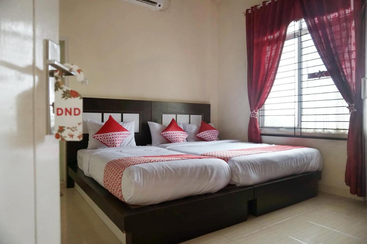 Oyo 1394 Rumaisa Homestay Syariah Pekanbaru Extérieur photo